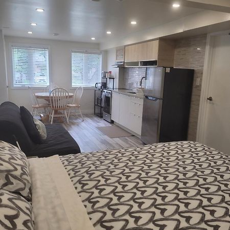 Modern Studio With Kitchenette And Bath Guelph Luaran gambar