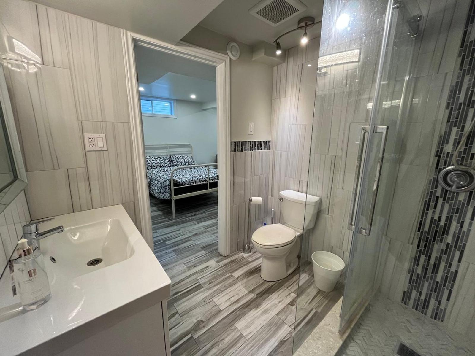 Modern Studio With Kitchenette And Bath Guelph Luaran gambar