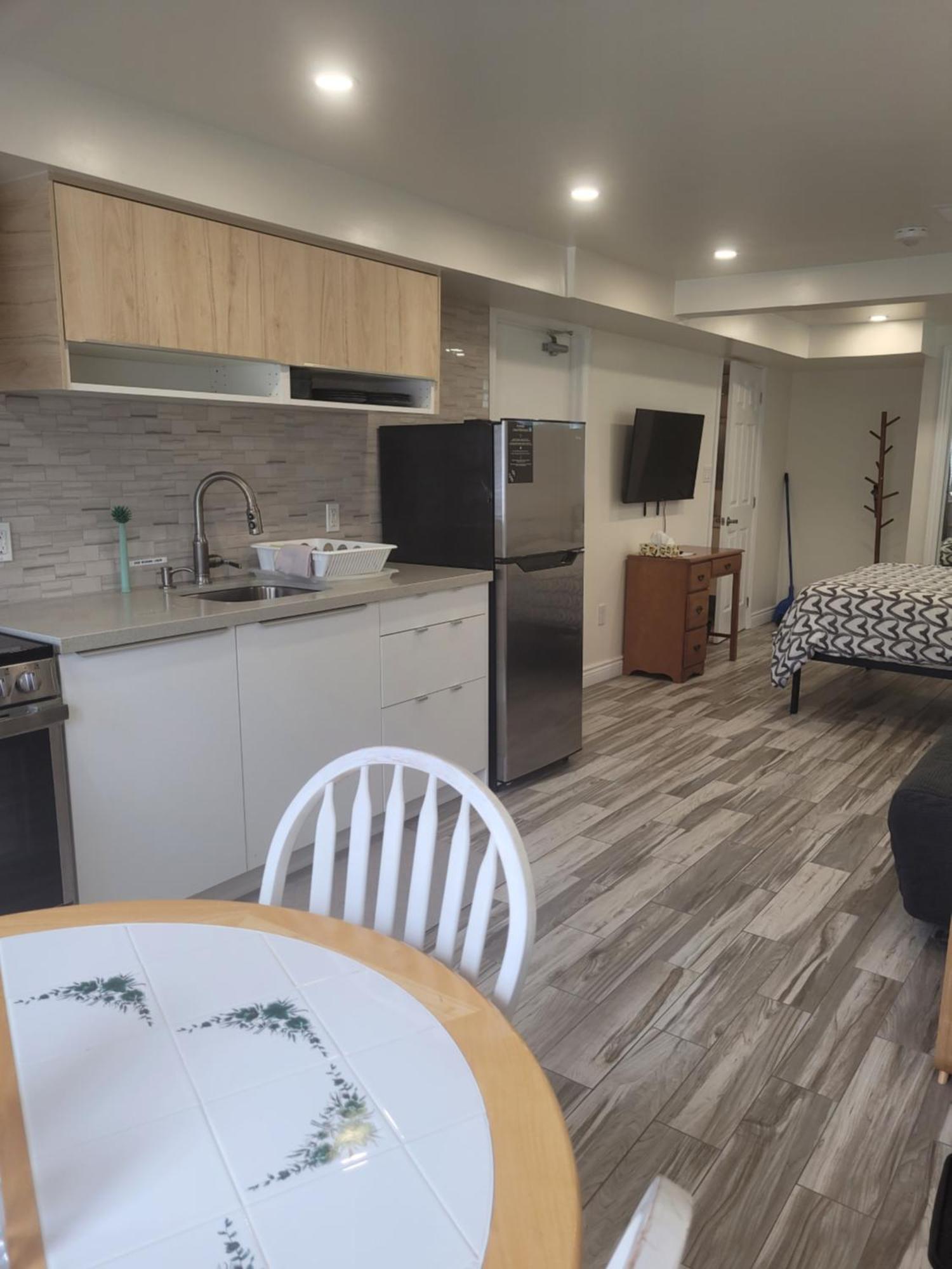 Modern Studio With Kitchenette And Bath Guelph Luaran gambar