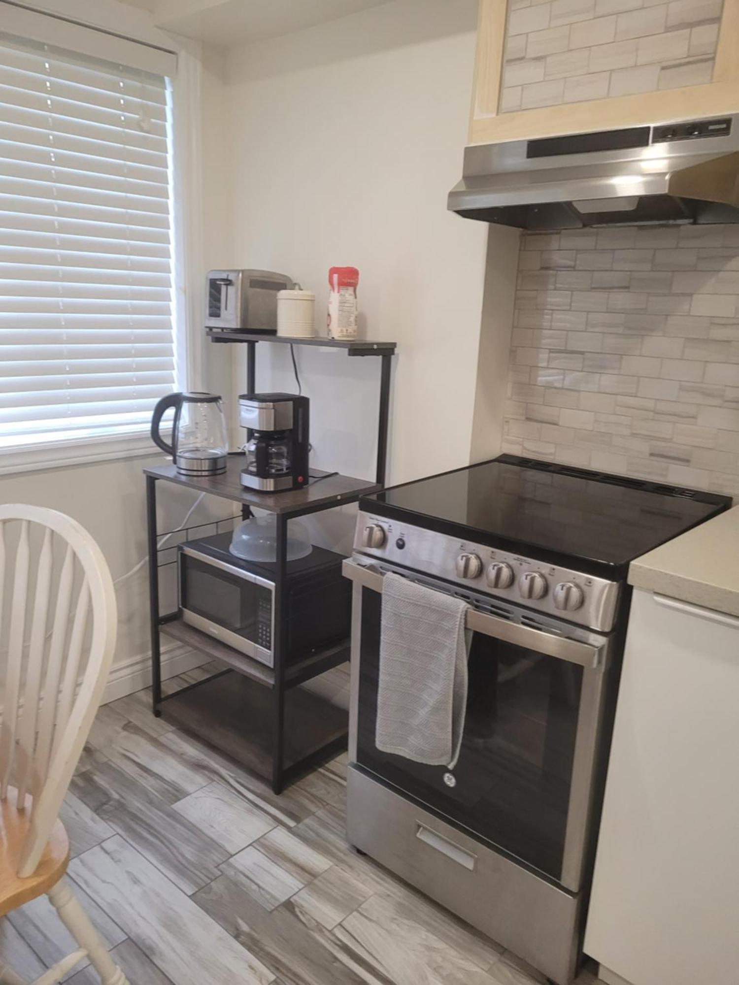 Modern Studio With Kitchenette And Bath Guelph Luaran gambar