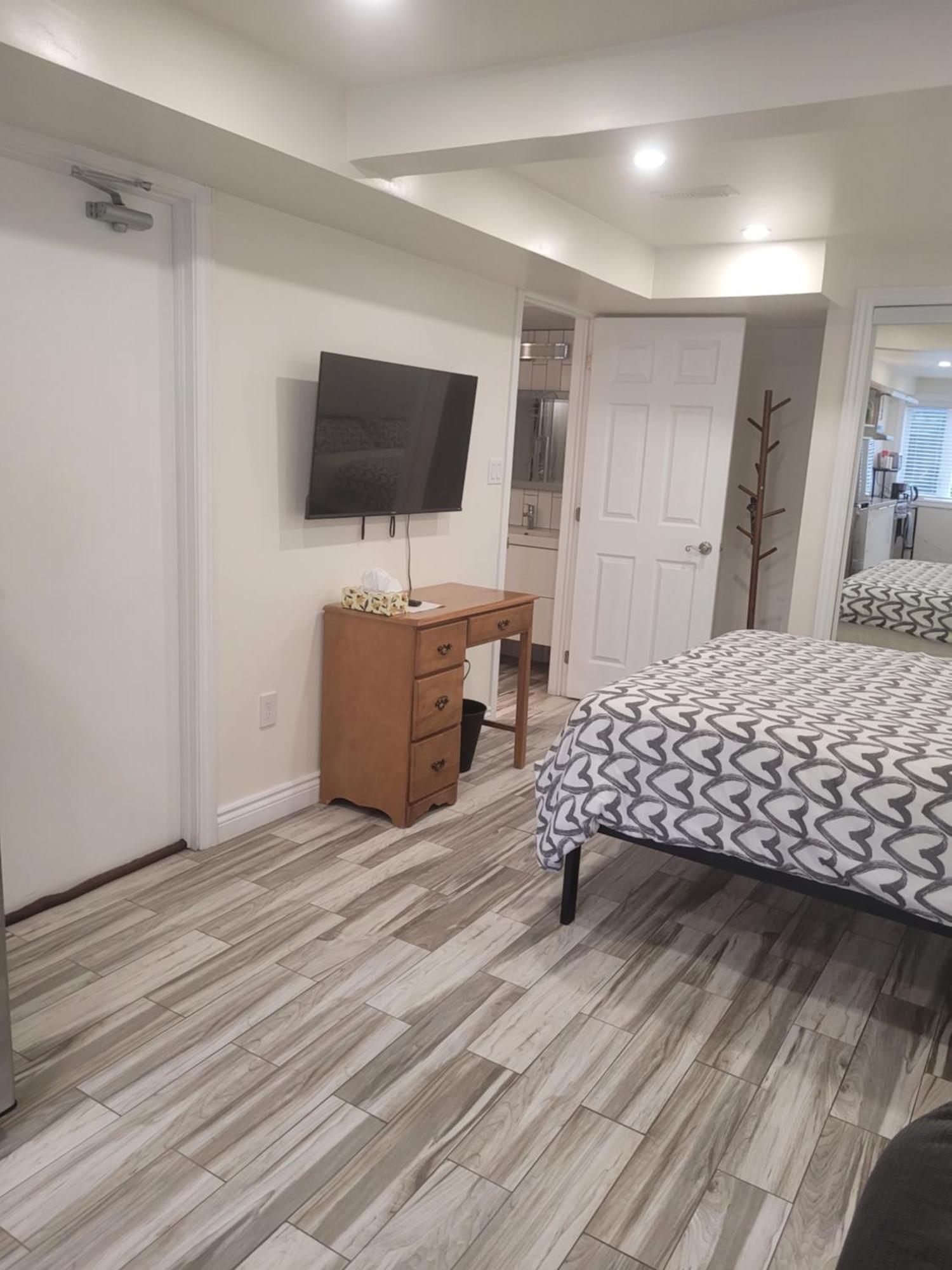 Modern Studio With Kitchenette And Bath Guelph Luaran gambar